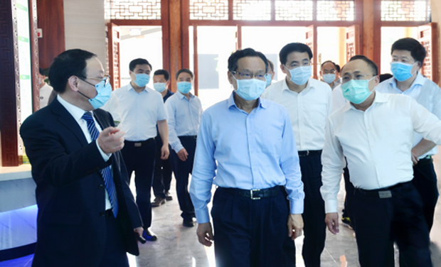 廣西壯族自治區(qū)黨委副書記、自治區(qū)人民政府主席陳武一行蒞臨海螺創(chuàng)業(yè)視察調(diào)研