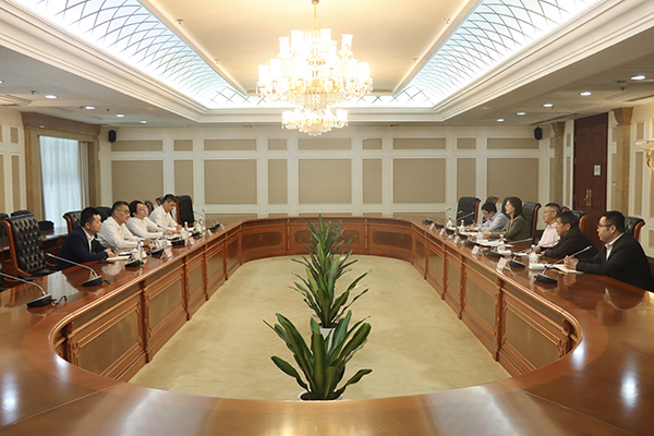 上峰水泥執行董事、浙江上峰杰夏環保董事長邊衛東一行到海螺環保訪問交流