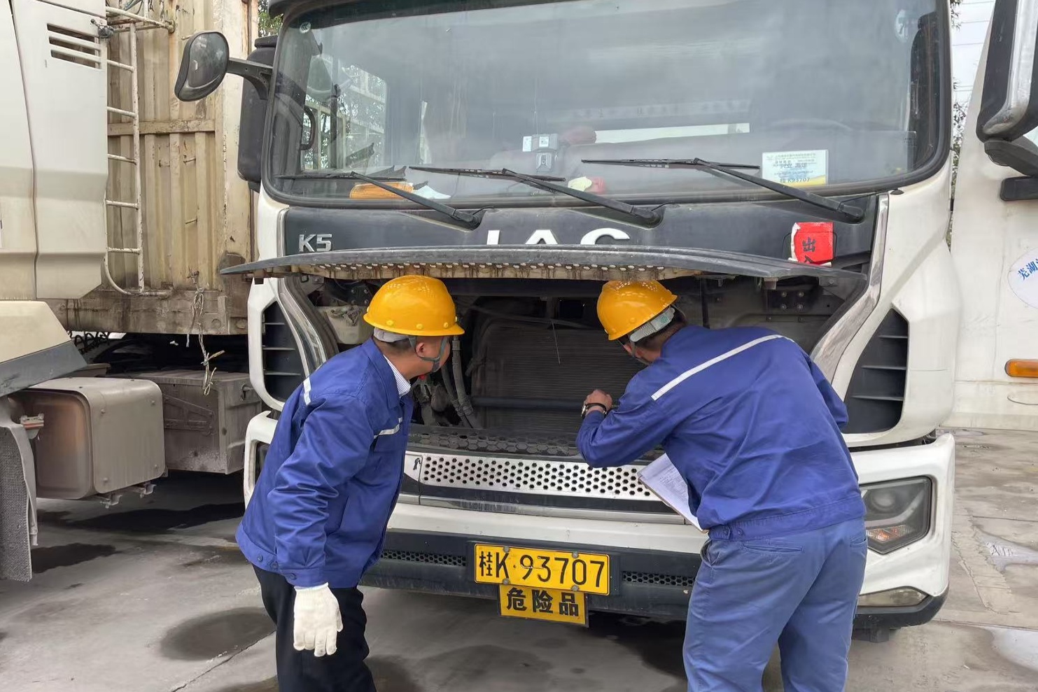守護(hù)車(chē)輛“動(dòng)力核心”，筑牢行車(chē)安全防線——蕪湖物流公司開(kāi)展運(yùn)輸車(chē)輛發(fā)動(dòng)機(jī)安全專(zhuān)項(xiàng)檢查活動(dòng)